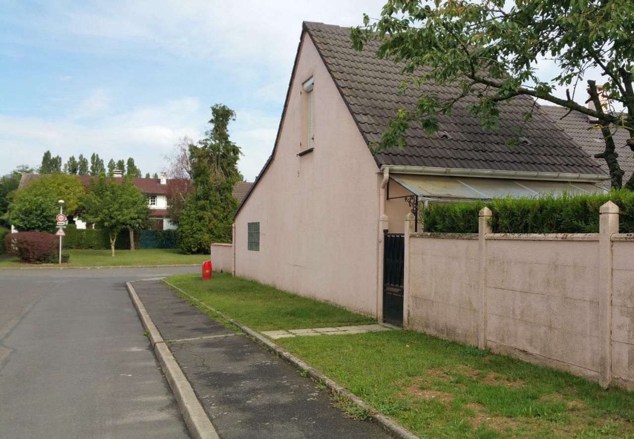 Le Mas Des Loups Arpajon Exterior photo